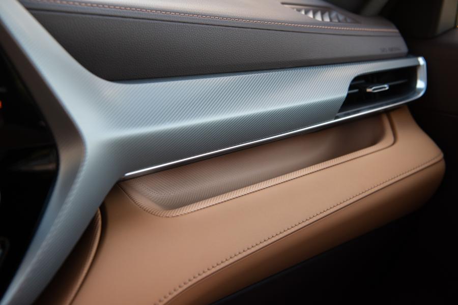 Детали интерьера Toyota Highlander Hybrid Platinum AWD 2019 года  (фото 59 из 67)